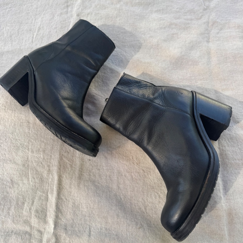 Frye Sabrina 6G Ankle Boot 8.5 Black Leather Lug Sole Block Heel Zip Chelsea - Picture 8 of 16